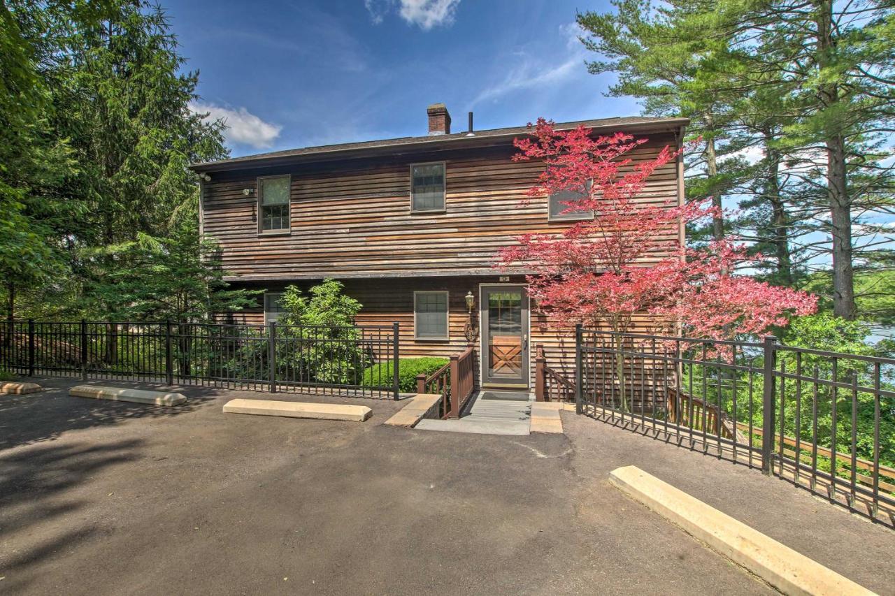 Waterfront New England House On Wickaboag Lake! West Brookfield Exterior foto